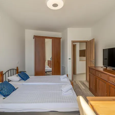 Anna By Interhome * 奥帕提亚